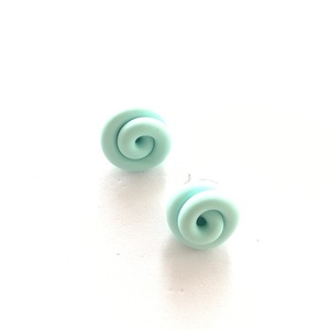 Μικρά σκουλαρίκια κόμποι φτιαγμένα από πηλό σε χρώμα mint - καρφωτά, μικρά