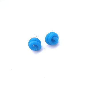Μικρά σκουλαρίκια κόμποι φτιαγμένα από πηλό σε χρώμα ανοιχτό μπλε - πηλός, καρφωτά, μικρά