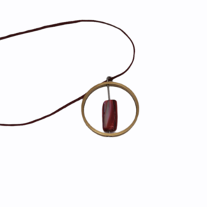 Μενταγιόν από ορείχαλκο με κοραλί χρώματος χάντρα, διάμετρος 2,5εκ. / necklace - κερωμένα κορδόνια, γυναικεία, ορείχαλκος, γεωμετρικά σχέδια