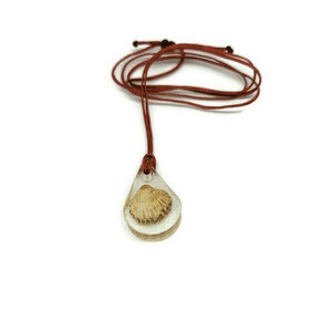 Μενταγιόν "Κύθηρα" από υγρό γυαλί με κοχύλι , unisex 2,5*1,8 εκ / necklace - γυαλί, γυναικεία, κοχύλι, unisex gifts