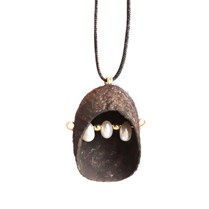 Κολιέ από μαύρο μεταξωτό κουκούλι, περλίτσες και επίχρυσα στοιχεία - ασήμι 925, κοντά, με πέρλες, επιχρυσωμένο στοιχείο