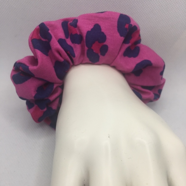 Υφασμάτινο λαστιχάκι scrunchie λεοπαρ σε φούξια - ύφασμα, animal print, για τα μαλλιά, λαστιχάκια μαλλιών