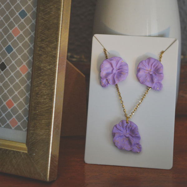 ''Lilac Flowers'' σετ χειροποίητα κοσμήματα κολιέ με ατσάλινη αλυσίδα και σκουλαρίκια με ατσάλινο καρφί. - πηλός, ατσάλι, σετ κοσμημάτων - 2