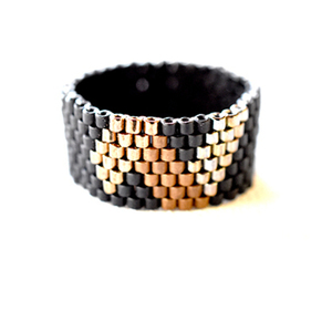 Mαυρο δαχτυλίδι Miyuki delica με γραμμικό σχέδιο - χάντρες, miyuki delica, σταθερά, μεγάλα, δώρα για γυναίκες