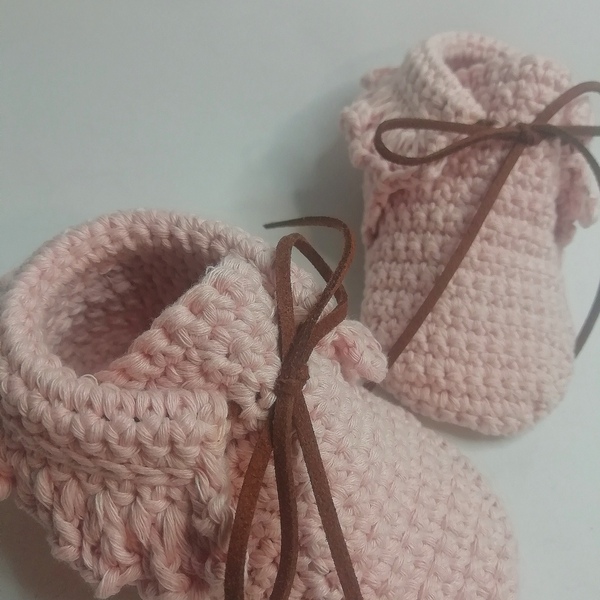 Πλεκτά παπουτσάκια αγκαλιάς "For a walk" ροζ- nude - δώρα για βάπτιση, δώρο γέννησης, αγκαλιάς - 3