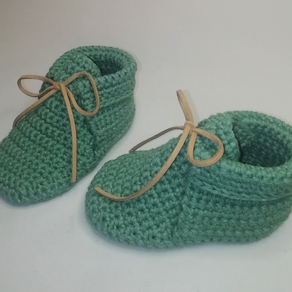 Πλεκτά παπουτσάκια αγκαλιάς "For a walk" old green - δώρα για βάπτιση, unisex, δώρο γέννησης, αγκαλιάς - 2