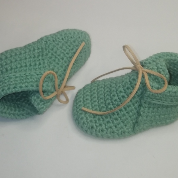Πλεκτά παπουτσάκια αγκαλιάς "For a walk" old green - δώρα για βάπτιση, unisex, δώρο γέννησης, αγκαλιάς - 3