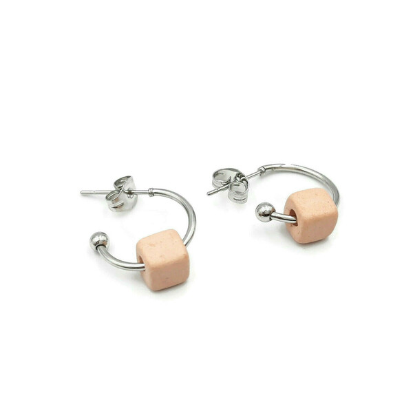 Ατσάλινα διακριτικά σκουλαρίκια με κύβους σε ροζ χρώμα. - κρίκοι, πέτρες, μικρά, ατσάλι - 3