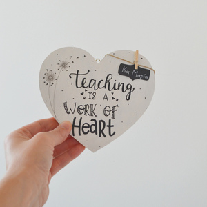 Διακοσμητική καρδιά από mdf για δασκάλους, ζωγραφισμένη στο χέρι, με διαστάσεις 15 x 15 εκ. - καρδιά, mdf, personalised, διακοσμητικά - 3