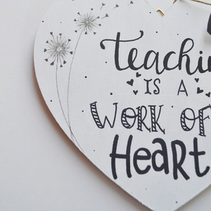 Διακοσμητική καρδιά από mdf για δασκάλους, ζωγραφισμένη στο χέρι, με διαστάσεις 15 x 15 εκ. - καρδιά, mdf, personalised, διακοσμητικά - 4