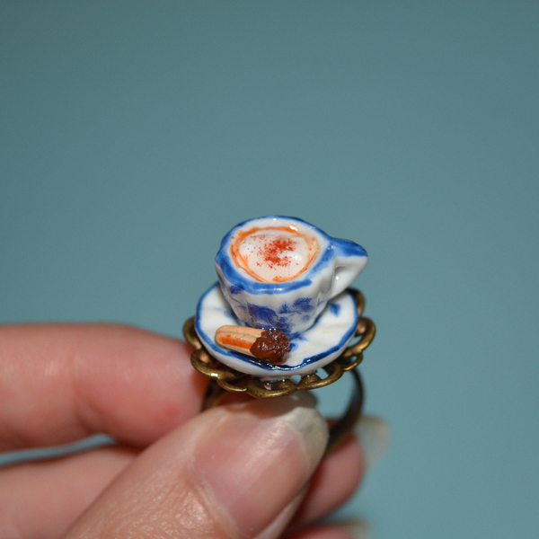 ''Cappuccino ring'' χειροποίητο δαχτυλίδι με φλυτζανακι καπουτσίνο και πτι-φουρ! - πηλός, αυξομειούμενα, φθηνά - 2