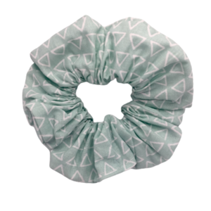 Υφασμάτινο λαστιχάκι scrunchie με τριγωνάκια - ύφασμα, κορίτσι, γεωμετρικά σχέδια, για τα μαλλιά, λαστιχάκια μαλλιών