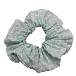 Υφασμάτινο λαστιχάκι scrunchie με τριγωνάκια - ύφασμα, κορίτσι, γεωμετρικά σχέδια, για τα μαλλιά, λαστιχάκια μαλλιών - 2