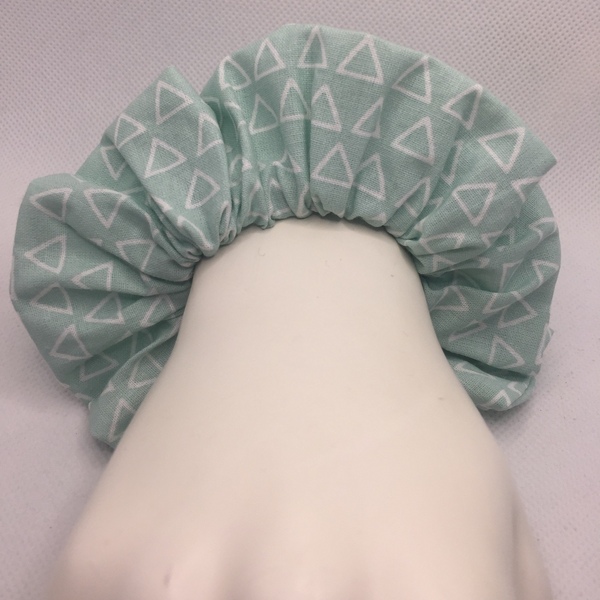 Υφασμάτινο λαστιχάκι scrunchie με τριγωνάκια - ύφασμα, κορίτσι, γεωμετρικά σχέδια, για τα μαλλιά, λαστιχάκια μαλλιών - 5