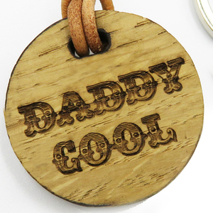 Ξύλινο δρύινο μπρελόκ "Daddy cool" δώρο για τον πατέρα - personalised, χάραξη, δώρα για τον μπαμπά, γιορτή του πατέρα, ξύλινα - 2