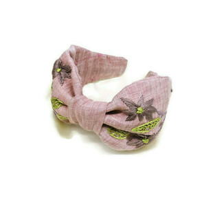 Χειροποίτη φλοράλ στέκα με κέντημα στο χέρι σε ροζ λινό ύφασμα / Handmade floral embroidery headband . - στέκες
