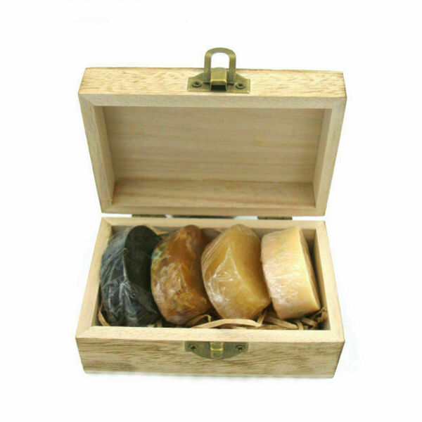 Ξύλινο κουτί με τέσσερα μικρά χειροποίητα διακοσμητικά σαπουνάκια