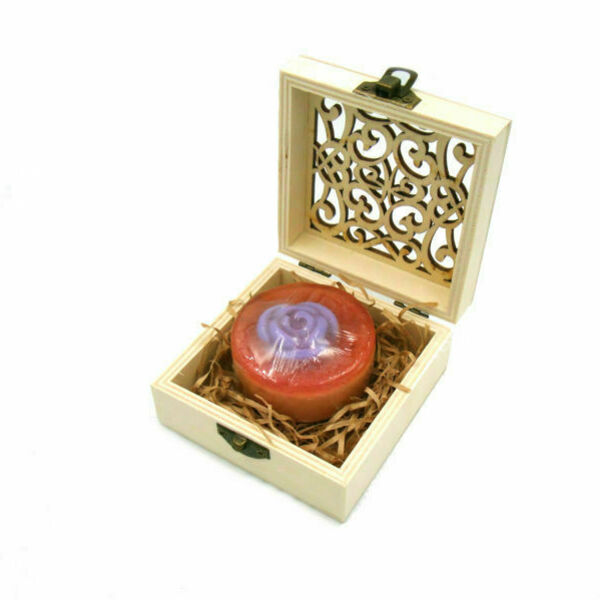 Ξύλινο κουτί με χειροποίητο διακοσμητικό σαπουνάκι στρογγυλό και λουλούδι μοβ