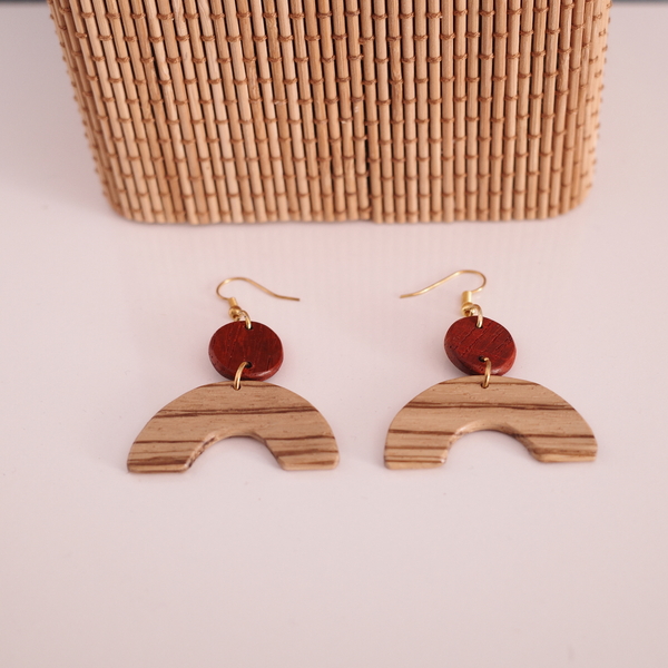 Ξύλινα σκουλαρίκια ημικύκλια με ριγέ και κόκκινο - ξύλο, κρεμαστά - 2