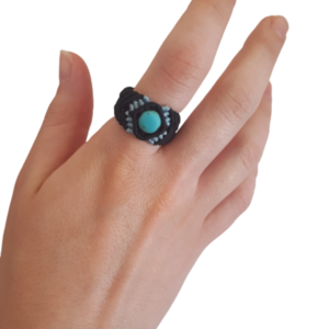 Δαχτυλίδι μακραμέ μαύρο - μεγάλα, ημιπολύτιμες πέτρες, boho, μακραμέ