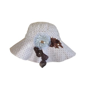 Βαμβακερό γκρι-μπεζ πουά γυναικείο καπέλο διακοσμημένο με δαντέλες και πέρλες - ύφασμα, δαντέλα, romantic