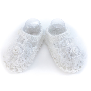 Πλεκτά λευκά καλοκαιρινά παπουτσάκια για κορίτσια/ παπούτσια για μωρά με λουλούδια/ 0-12/ Crochet white summer booties for girls - βρεφικά ρούχα, κορίτσι, δώρο για νεογέννητο