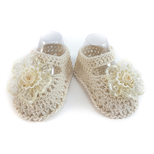 Πλεκτά εκρούκαλοκαιρινά παπουτσάκια για κορίτσια/ παπούτσια για μωρά με λουλούδια/ 0-12/ Crochet ivory summer booties for girls - κορίτσι, δώρο για νεογέννητο, βρεφικά ρούχα
