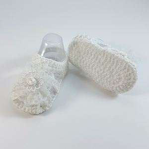Πλεκτά λευκά καλοκαιρινά σανδάλια για κορίτσια/ παπούτσια για μωρά με λουλούδια/ 0-12/ Crochet white summer sandals for girls - κορίτσι, δώρο για νεογέννητο, βρεφικά ρούχα - 2