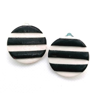 Σκουλαρίκια με polymerclay rouned white with black-Αντίγραφο - πηλός, καρφωτά, μικρά, δώρα γενεθλίων, δώρα για γυναίκες