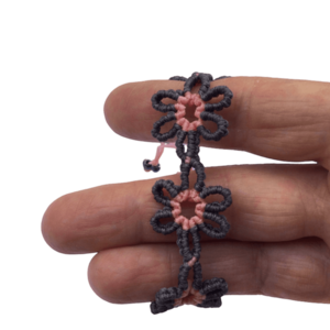 Βραχιόλι μακραμέ με σχήμα λουλουδιού - μακραμέ, χεριού, αυξομειούμενα - 2