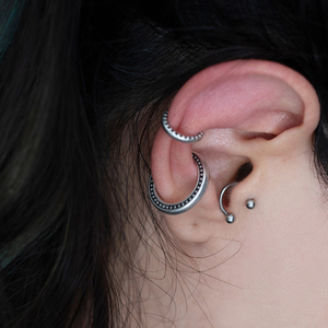 Ear Cuff μικρό με Σχέδια από επαργυρωμένο ορείχαλκο - επάργυρα, μικρά - 2