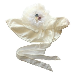 Παιδικό λευκό μπροντερί καπελάκι στολισμένο με φρουφρού γάζας και τριανταφυλλάκια - ύφασμα, δαντέλα, λουλουδάτο, καπέλα