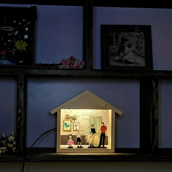 Ξύλινο χειροποίητο διακοσμητικό φωτιστικό σπίτι οικογένεια Γ - δώρο, διακόσμηση, διακοσμητικά, φωτιζόμενα κάδρα - 3