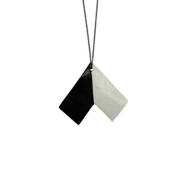 BLACK AND WHITE NECKLACE 4 - πηλός, κοντά