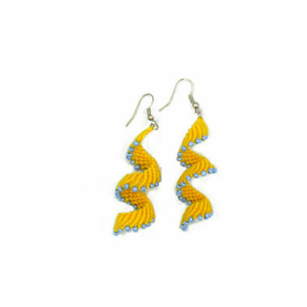 Σκουλαρίκια κίτρινα σκάλα μακραμέ με μπλε χάντρες - μακραμέ, μακριά, κρεμαστά, πέρλες, faux bijoux