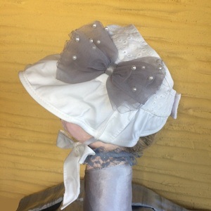Παιδικό λευκό μπροντερί καπελάκι στολισμένο με τούλινο φιόγκο και πέρλες - ύφασμα, φιόγκος, δαντέλα, καπέλα - 3