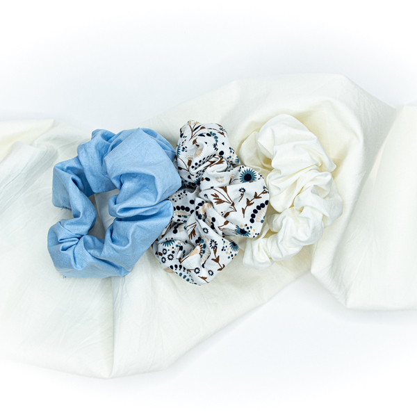Σετ scrunchies 3 τεμαχίων ''Graphic Flowers'', εκρού και γαλάζιο - ύφασμα, λαστιχάκια μαλλιών - 2