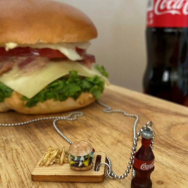Κολιέ burger , πατάτες , κέτσαπ & coca cola. - ιδιαίτερο - 2