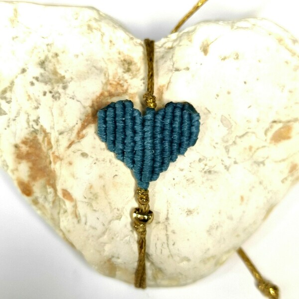 Βραχιόλι μακραμέ καρδιά σε ανοιχτό μπλε χρώμα - καρδιά, μακραμέ, νονά, χεριού, αυξομειούμενα - 3
