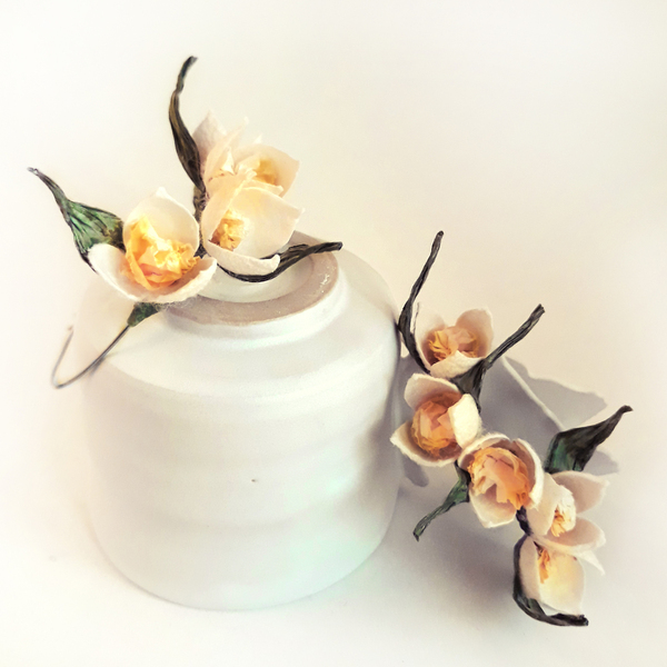 Σκουλαρίκια -κρίκοι με λευκά μανουσάκια από κουκούλι μεταξοσκώληκα - ασήμι, κρίκοι, λουλούδι, boho - 2