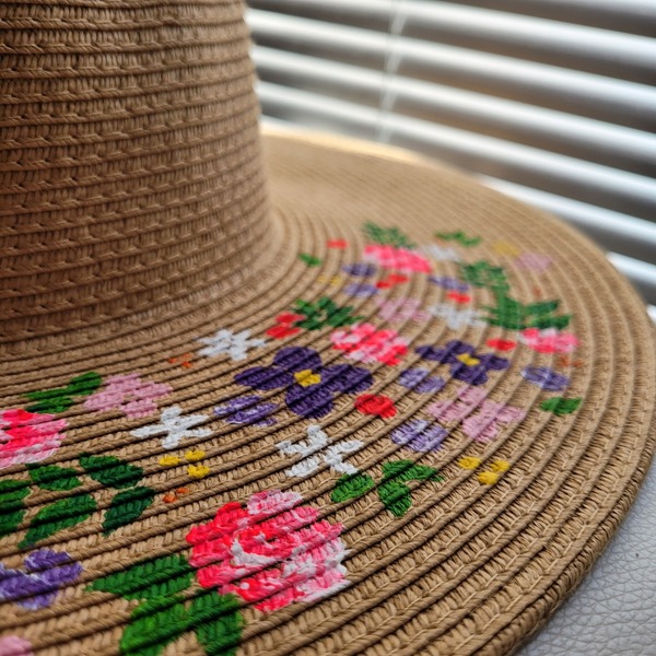 Καπέλο ψάθινο ζωγραφισμένο στο χέρι. - ζωγραφισμένα στο χέρι, λουλούδια, ψάθινα - 3