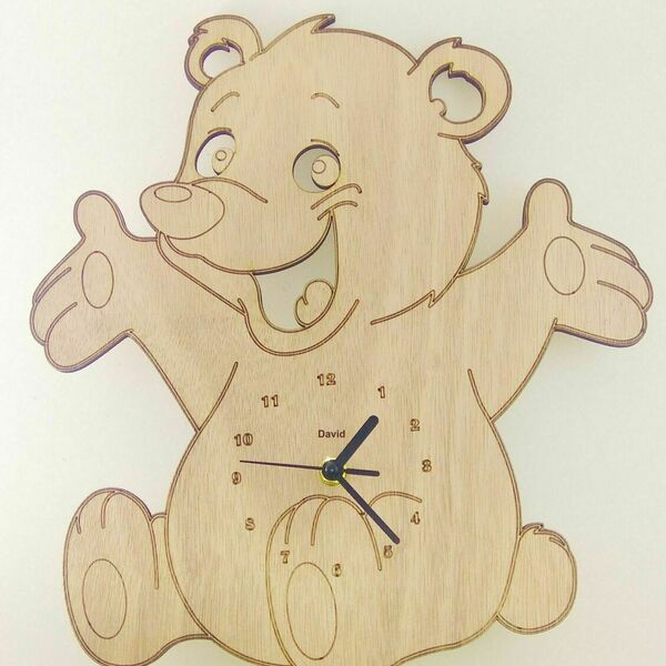 Χειροποίητο διακοσμητικό ρολόι τοίχου "Bear Cub" , για το παιδικό δωμάτιο - Χαράξτε το όνομα του παιδιού. - τοίχου