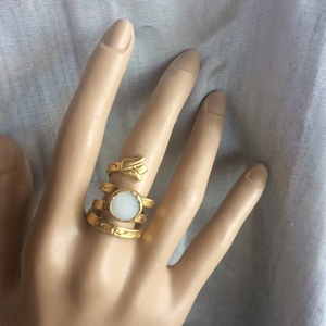 Μπρούντζινο επίχρυσο μακρύ φιδωτό δαχτυλίδι με λευκό φίλντισι - επιχρυσωμένα, μπρούντζος, μεγάλα, αυξομειούμενα - 2