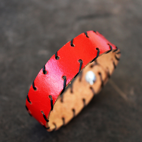 Κόκκινο Δερμάτινο Βραχιόλι Αντρικό 2 εκ ραμμένο στο χέρι με χάραξη λέιζερ - δώρα για άντρες, αντρικά βραχόλια, φθηνά, προσωποποιημένα - 4