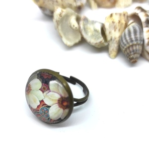 Δαχτυλίδι στρογγυλό με φλοράλ σχέδιο. Λουλούδι λευκό. Διάμετρος 16mm - γυαλί, λουλούδι, boho, μεγάλα, αυξομειούμενα, φθηνά