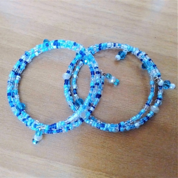 Σετ δύο τεμαχίων γυναικεία βραχιόλια πολύσειρα με γαλάζιες χάντρες. - κρύσταλλα, χάντρες, πολύσειρα, χεριού, φαρδιά - 2