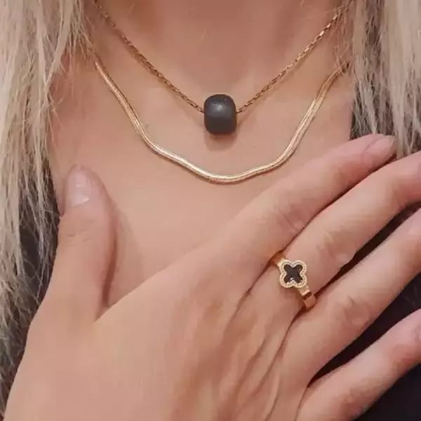 Ατσάλινο δαχτυλίδι με μαύρο σμάλτο σε χρυσό χρώμα - επιχρυσωμένα, ατσάλι, σταθερά - 3