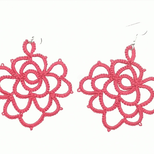 Εντυπωσιακά χειροποίητα σκουλαρίκια τεχνικής Φριβολιτέ σε σχεδιο τριαντάφυλλο μετρίου μεγέθους - βαμβάκι, λουλούδι, ελαφρύ, κρεμαστά, μεγάλα, γάντζος - 2