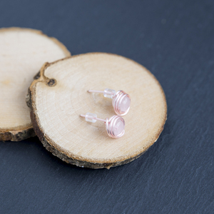 Μικρά σκουλαρίκια καρφωτά από ροζ χαλαζίας, επιχρυσωμένο χαλκό. - χαλκός, καρφωτά, καρφάκι - 2