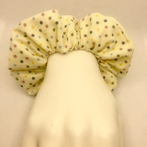Υφασμάτινο λαστιχάκι scrunchie κίτρινο πουά - ύφασμα, κορίτσι, πουά, για τα μαλλιά, λαστιχάκια μαλλιών - 4